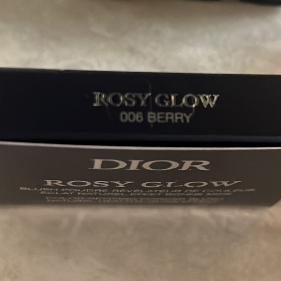 ๐ฅณ๐๐ฑ๐๐!๐ฅณDIOR Rosy Glow Blush in Berry NIB - Picture 9 of 11